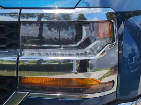 Used 2018 Chevrolet Silverado 1500 LT w/ All Star Edition AWD/4WD image 6