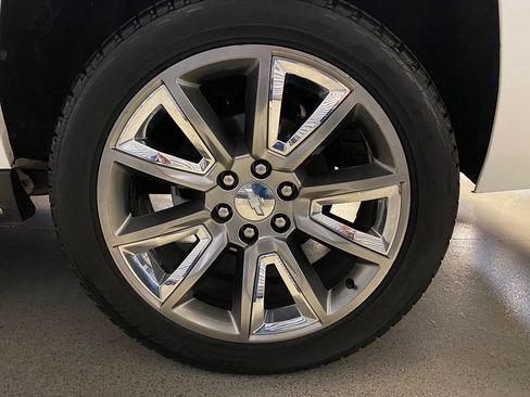 Used 2017 Chevrolet Suburban Premier image 15