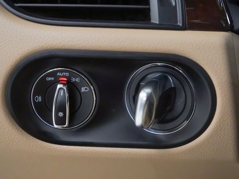 Used 2022 Porsche Macan image 25