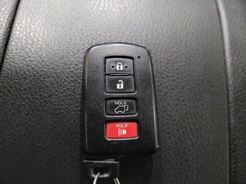 Used 2019 Toyota Highlander XLE AWD/4WD image 32