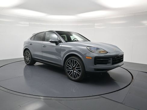 Used 2025 Porsche Cayenne Coupe image 32