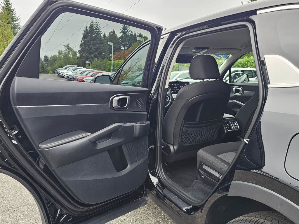 Used 2023 Kia Sorento LX AWD/4WD image 19