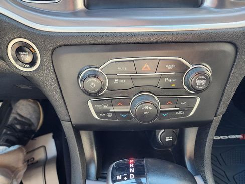 Used 2019 Dodge Charger SXT image 17