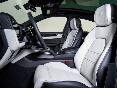 New 2026 Porsche Cayenne Coupe image 5