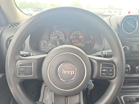 Used 2014 Jeep Patriot Sport image 19