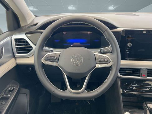 New 2026 Volkswagen Taos SE image 18