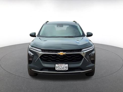 Used 2025 Chevrolet Trax LT w/ LT Convenience Package image 4