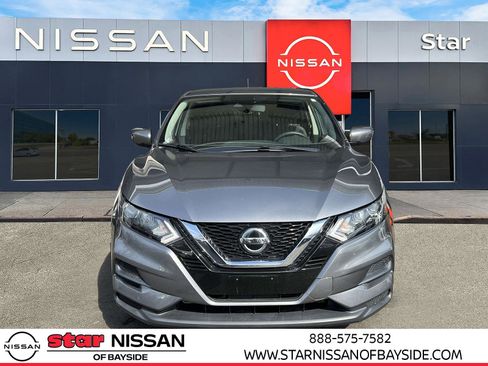 Used 2022 Nissan Rogue Sport S image 2