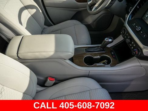 Used 2019 GMC Acadia SLE FWD image 15