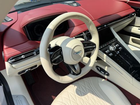 Used 2024 Aston Martin DB12 Coupe RWD image 4