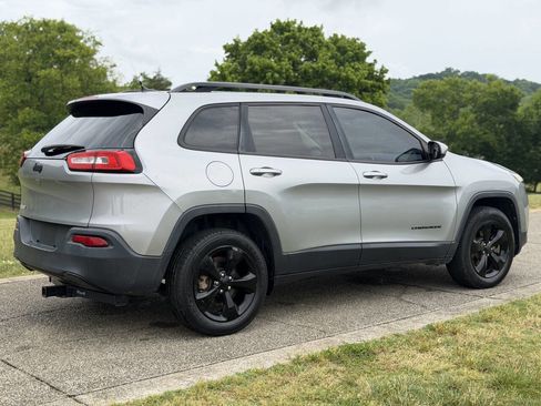 Used 2015 Jeep Cherokee Latitude FWD image 17