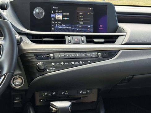 Used 2019 Lexus ES 350 w/ Premium Package FWD image 18