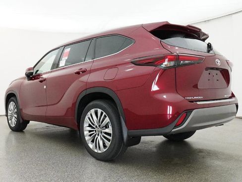 New 2026 Toyota Highlander Platinum AWD/4WD image 11