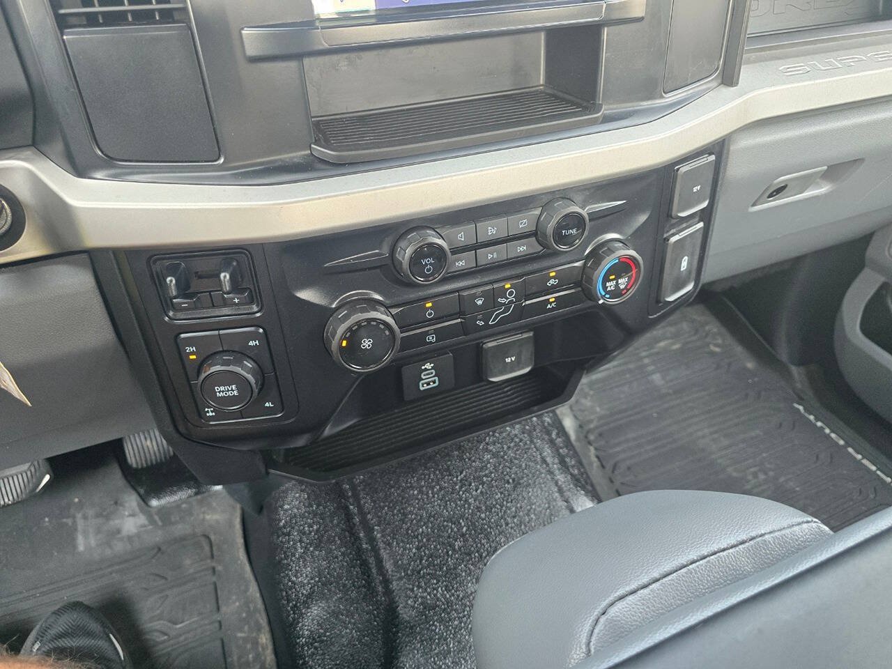Used 2024 Ford F250 XL w/ FX4 Off-Road Package AWD/4WD image 28