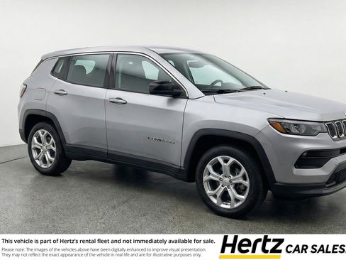 Used 2025 Jeep Compass Latitude image 1