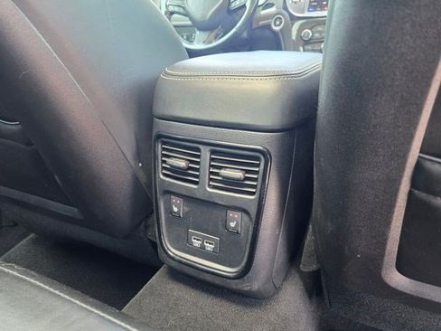 Certified 2023 Chrysler 300 C RWD image 16