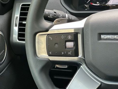 Used 2025 Land Rover Discovery S image 25