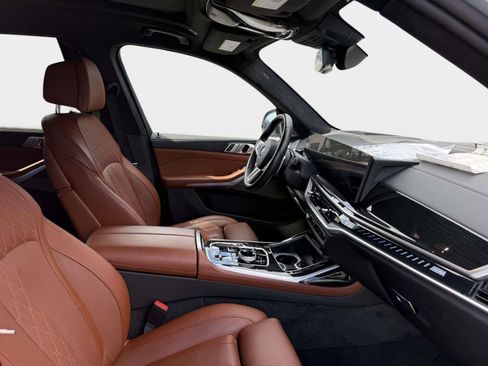 Used 2025 BMW X7 M60i image 27