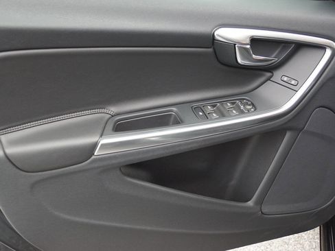 Used 2016 Volvo V60 T5 Premier w/ Convenience Package image 23