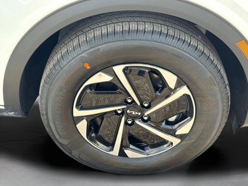 New 2025 Kia Sportage LX image 9