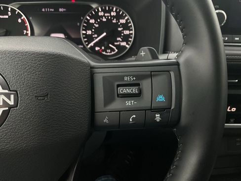 Used 2025 Nissan Rogue SV FWD image 31