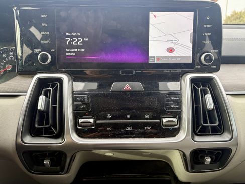 Used 2023 Kia Sorento EX w/ Panoramic Sunroof Package image 19