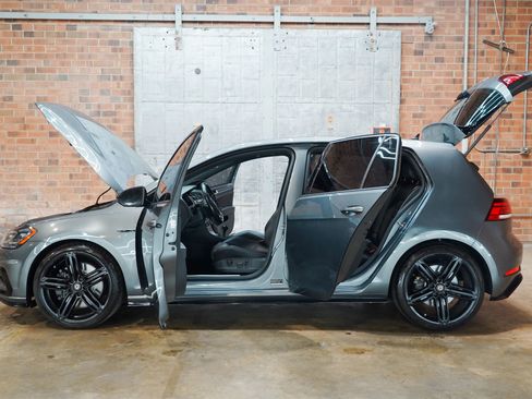 Used 2018 Volkswagen Golf R 4-Door AWD/4WD image 26
