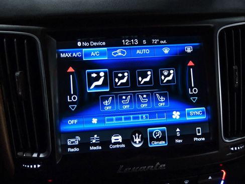 Used 2018 Maserati Levante GranLusso AWD/4WD image 27
