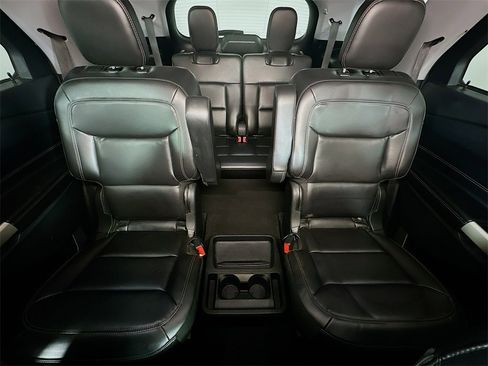 Used 2021 Ford Explorer XLT w/ Equipment Group 202A image 13