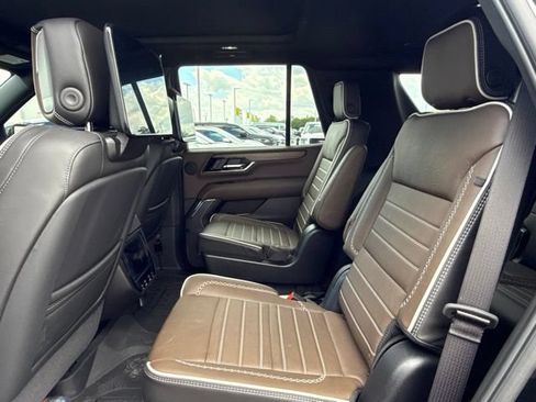 Used 2025 GMC Yukon Denali Ultimate AWD/4WD image 11