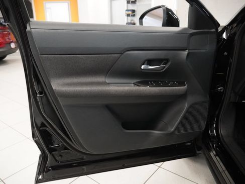 Used 2025 Nissan Kicks SV AWD/4WD image 6