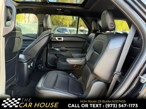 Used 2020 Ford Explorer XLT w/ Equipment Group 202A AWD/4WD image 18