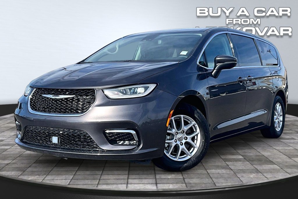 Used 2023 Chrysler Pacifica Touring-L FWD image 12