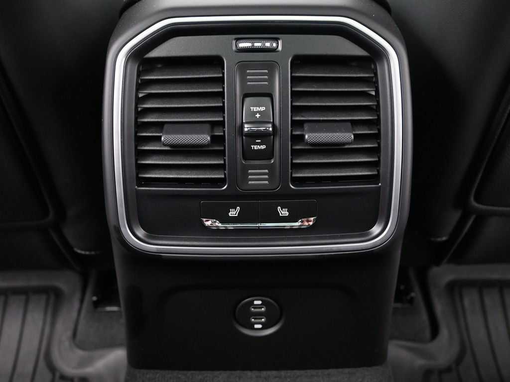 Used 2026 Porsche Macan AWD/4WD image 8