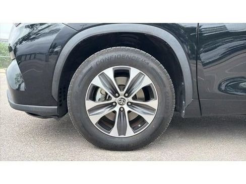 Used 2023 Toyota Highlander XLE FWD image 12
