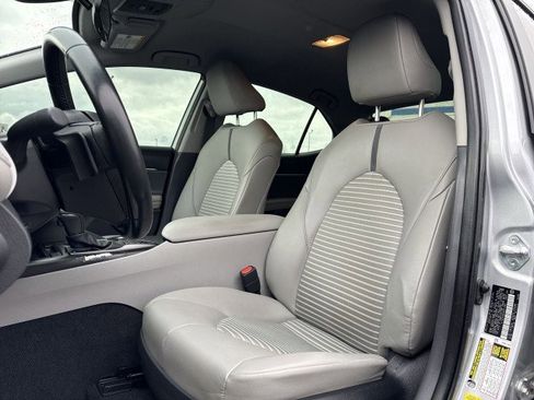 Used 2024 Toyota Camry SE image 13