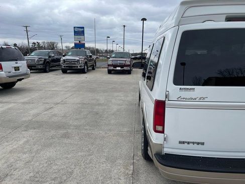 Used 2004 GMC Safari Conversion image 13