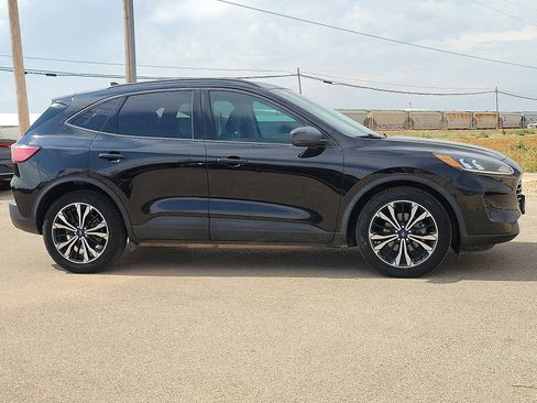Used 2021 Ford Escape SE w/ SE Sport Appearance Package image 5