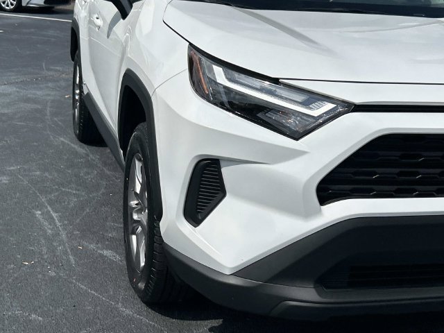 Used 2025 Toyota RAV4 XLE AWD/4WD image 10