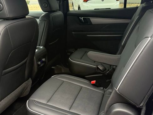 Used 2025 Buick Enclave Preferred image 28