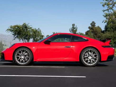 Used 2025 Porsche 911 Carrera RWD image 7