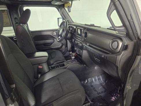 Used 2022 Jeep Wrangler Sport AWD/4WD image 33
