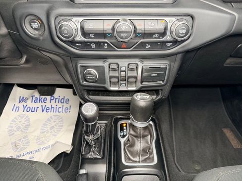 Used 2018 Jeep Wrangler Unlimited Sahara AWD/4WD image 12