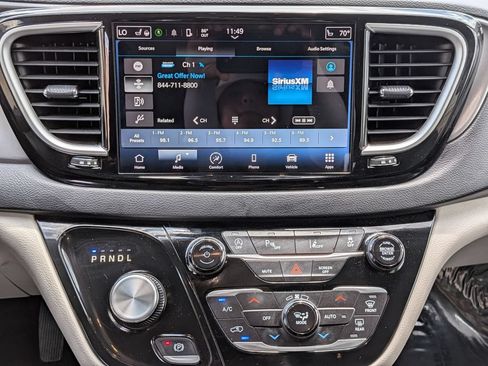 Used 2024 Chrysler Pacifica Touring-L FWD image 23