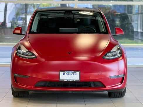 Used 2022 Tesla Model Y Long Range AWD/4WD image 2