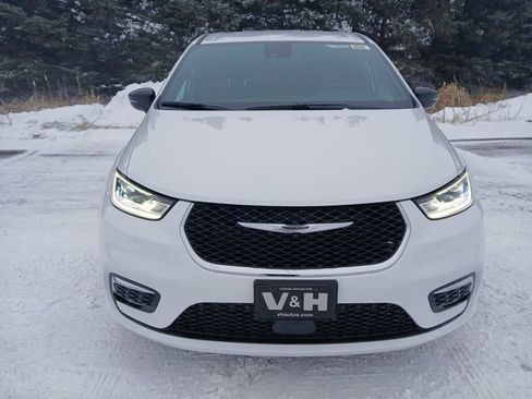 New 2026 Chrysler Pacifica Select image 2