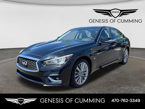 Used 2018 INFINITI Q50 Luxe w/ Essential Package (2.0T Luxe) AWD/4WD image 3