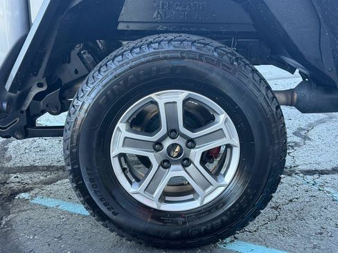 Used 2020 Jeep Gladiator Sport w/ Quick Order Package 24S AWD/4WD image 30