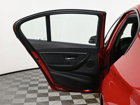 Used 2018 BMW 320i xDrive Sedan w/ Convenience Package image 32