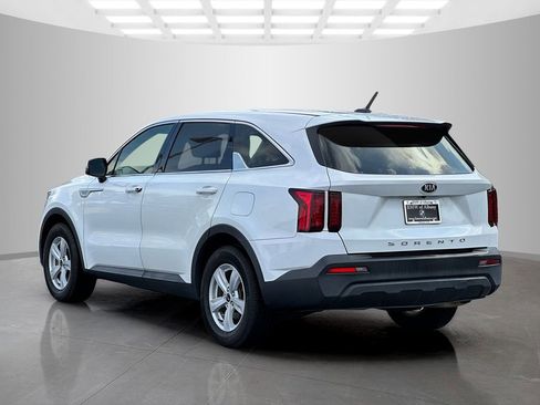 Used 2021 Kia Sorento LX FWD image 4